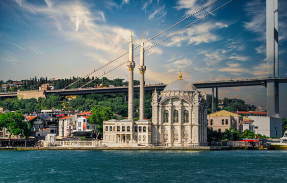 Ortakoy, la mezquita del B&oacute;sforo, Estambul, Turkie