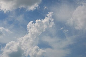 Obraz premium Summer blue sky with cloud gradient