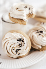 cookies with butter cream nutmeg sweet dessert cafe