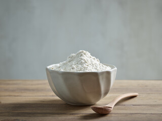 Fototapeta na wymiar bowl of flour on wooden kitchen table