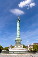 Fototapeta na wymiar paris, Place de la bastille, colonne et génie