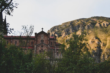 Fototapeta na wymiar Castillo en los Picos de Europa