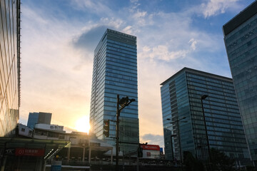 Fototapeta na wymiar 東京都千代田区 秋葉原駅東側広場から見える夕暮れの高層ビル群