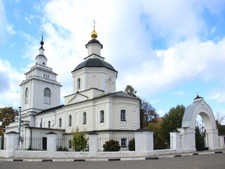 Fototapeta na wymiar Pokrovsky Church in Ruza, Moscow region