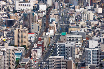 Fototapeta na wymiar 高層ビルの上から見える大阪の街並み