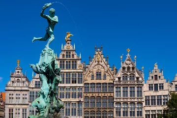 Stickers fenêtre Anvers “Grote Markt“ – the main market square in Antwerp Belgium with its historic fountain and picturesque facades and pediment gables is a world heritage monument and tourist attraction in diamond capital.