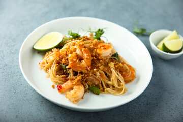 Stir fry noodles with shrimps