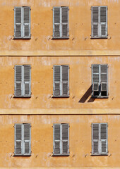 Obraz premium Typical facade in the south of France, on the French Riviera, windows with colored shutters.
