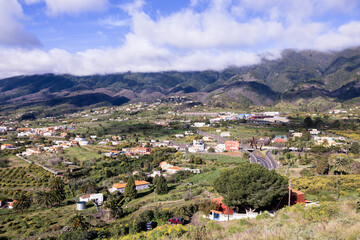 Fototapeta na wymiar East Coast la Palma, with houses at slope Cumbre Nueva