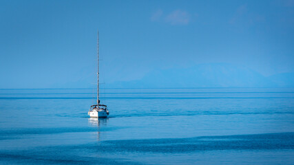 Fototapeta premium Sailing in Blue
