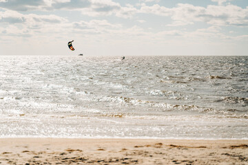Obraz premium kite surfing on the beach
