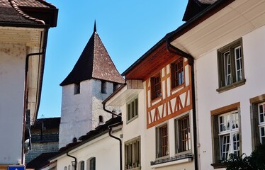 Fototapeta na wymiar Murten, Morat, Westschweiz, Altstadtgasse mit Turm