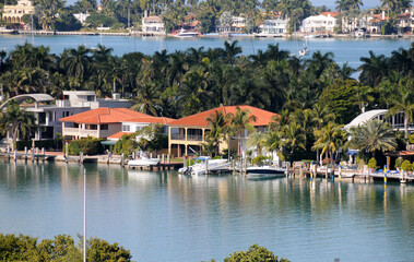 Luxury waterfront properties Miami Beach - 529442153