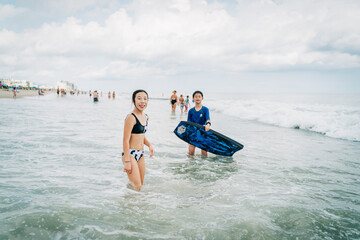 Obraz premium two people on the beach