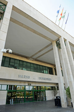 Terminal del Aeropuerto Internacional de Jerez La Parra, Jerez de la Frontera, Andalucía, España. Puerta de Salidas - Departures
