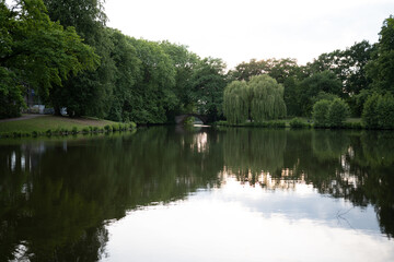 Fototapeta na wymiar lake in the park Georgengarten hanover