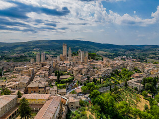 Fototapeta na wymiar San Gimignano - Italie - Toscane - la Ville aux Mille Tours est un petit village médiéval fortifié