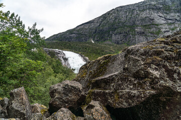Wasserfall Nyastølfossen im Husedalen bei Kinsarvik, Norwegen