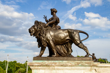 Fototapeta na wymiar Memorial near Buckingham Palace
