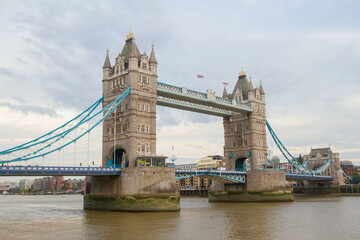 Fototapeta na wymiar The main attractions of the UK: Tower Bridge in London