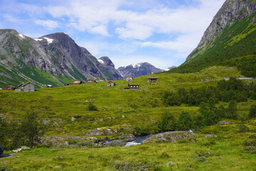 Fototapeta na wymiar Aussicht auf die wunderschöne Natur bei Hjelledalen in Norwegen 