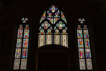 äußere Vorhalle im Dom zu Gurk. Glasmalerei, c 1350: Mitte: Gottvater, Evangelistensymole, Sonne...