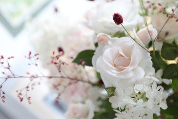 Bouquet with white roses and hydrangeas in the interior