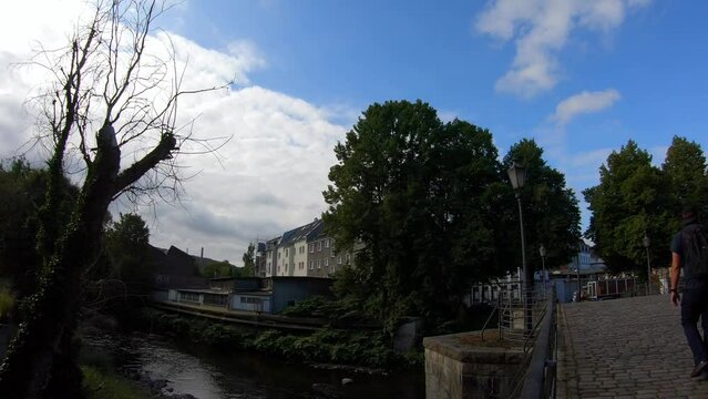 Alte Zollbr&uuml;cke Wanderer