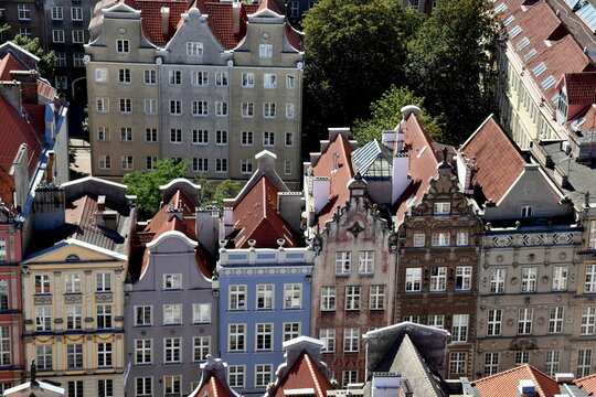Stra&szlig;e mit Altbauten in Danzig
