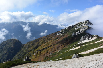 雲の上に浮かぶ燕岳、長野、北アルプス,、風水画