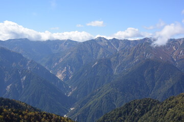 Fototapeta premium 雲の上に浮かぶ燕岳、長野、北アルプス,、風水画