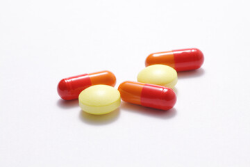 カラフルな薬