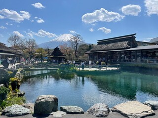 古風な忍野八海の景色