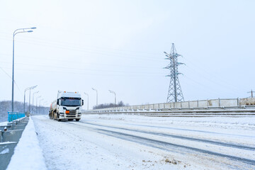 A semi-trailer truck, semitruck, tractor unit and semi-trailer to carry freight.