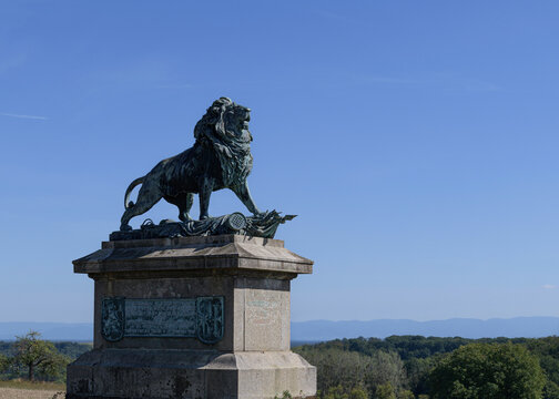 Monument aux morts Franco-Prussien des années 1870-1871 lion en bronze