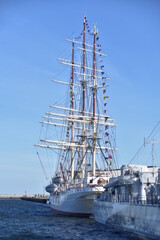 Fototapeta na wymiar Gdynia, atrakcje turystyczne, statek, okręt, zwiedzanie