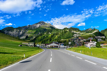 Die Arlbergstrasse (B 197) bei Stuben am Arlberg 