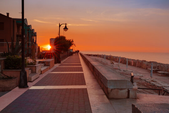 Caorle - Sonnenaufgang auf der Promenade