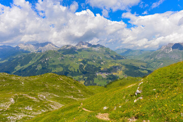Fototapeta na wymiar Schafalpe am Rüfikopf in den Lechtaler Alpen, Österreich