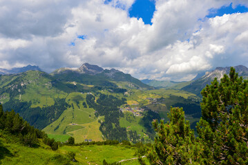 Fototapeta na wymiar Lech am Arlberg (Vorarlberg, Österreich)