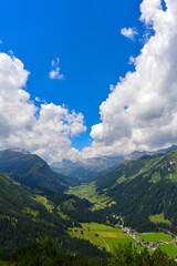 Wanderweg am Rüfikopf in den Lechtaler Alpen, Österreich