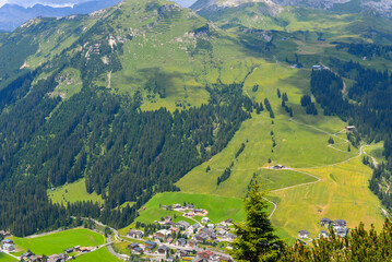 Wanderweg am Rüfikopf in den Lechtaler Alpen, Österreich