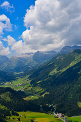 Naklejka premium Wanderweg am Rüfikopf in den Lechtaler Alpen, Österreich