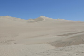 Fototapeta na wymiar sand dunes in the desert of Huacachina, Peru 