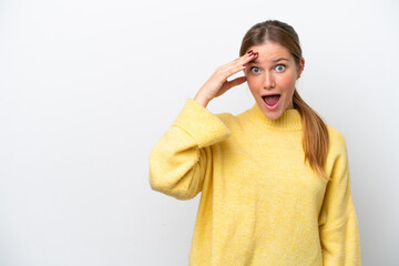 Young caucasian woman isolated on white background has realized something and intending the solution