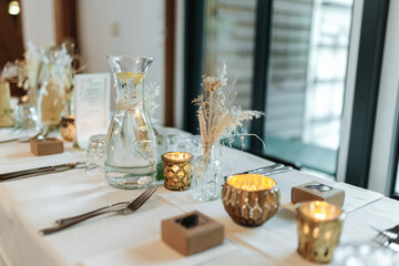 Elegant table setting and decoration for a dinner at a wedding location