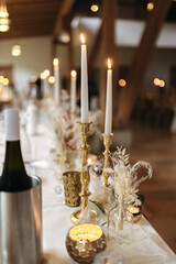 Elegant table setting and decoration for a dinner at a wedding location
