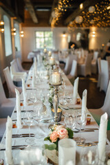 Elegant table setting and decoration for a dinner at a wedding location