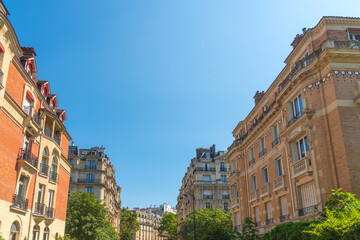 Fototapeta na wymiar Elegant buildings under a shining sun in Paris