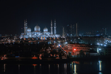 Fototapeta na wymiar 15 August 2022 - Abu Dhabi, UAE: Sheikh Zayed grand mosque at night